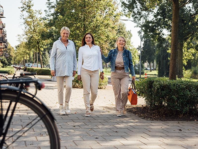 Het JGZ-team arriveert op school voor een gezondheidsonderzoek